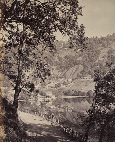 Hyree-meer. Bergstation in de Himalaya. Gezicht op het Taj-meer met vergaderzalen, Lhutse door Samuel Bourne