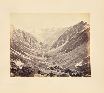 Vallei en besneeuwde pieken, gezien vanaf de Hampta-pas, zijde van Spiti door Samuel Bourne