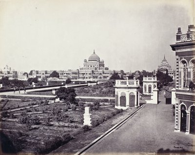 Gezicht in het Qaisar Bagh-paleis door Samuel Bourne