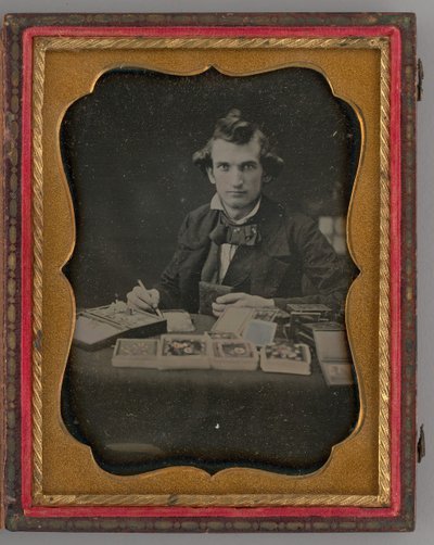 Ongenoemd Portret van Zittende Man met een Daguerreotype en Penseel, 1865 door Samuel J. Miller