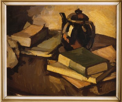 Een stilleven met een theepot en boeken op een tafel, ca. 1926 door Samuel John Peploe