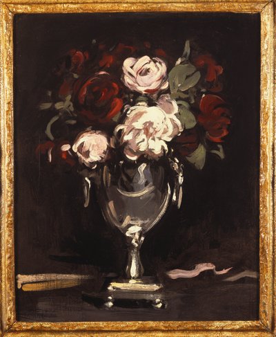 Rode en witte rozen in een zilveren urn door Samuel John Peploe
