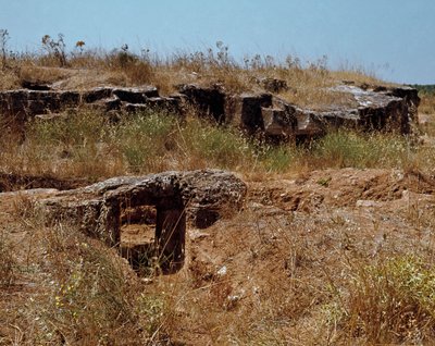 Nuragische cultuur: ruïnes van de prenuragische stad op de megalithische site van Anghelu Ruju: de centrale toren. 20e eeuw v.Chr. Alghero, Sardinië, Italië door Sardinia Nuragic Civilization
