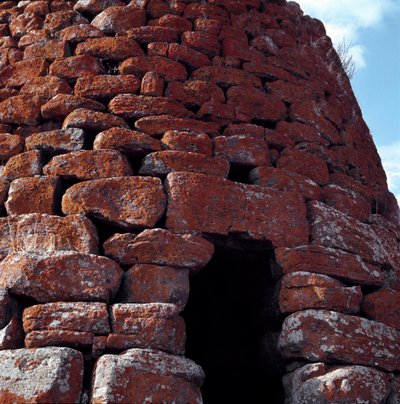 Uitzicht op de ingang van de Nuraghe Montecodes in Macomer door Sardinia Nuragic Civilization