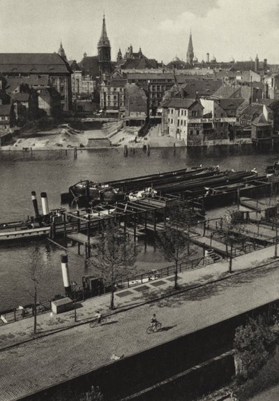 Berlijn: Uitzicht over de Spree naar de Klosterstrasse (zwart-wit foto) door Sasha Stone