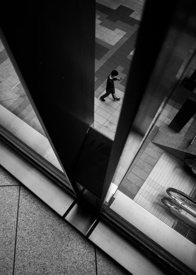 City Walker in lijst door Satoshi Hata