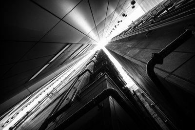 Geometrische stadsbeklimming door Satoshi Hata