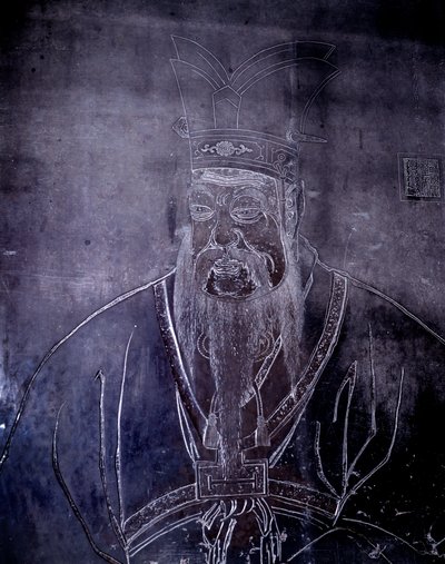 Portret van de Chinese filosoof Confucius (551-479 v.Chr.), grafsteen, Shanghai Museum door School Chinese