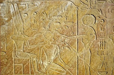 Oud Egypte, Muur schildering/gravure, Sakhmet spreekt Amon Ra en Hatsjepsoet toe, Karnak Tempel, Luxor door School Egyptian
