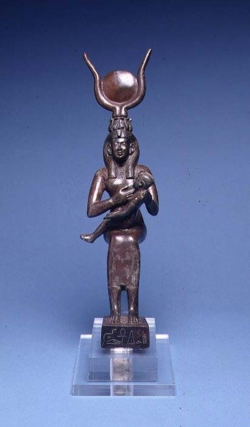 E.122-1954 Iris Verzorgt Horus (vooraanzicht) Egyptisch, 715-525 v.Chr. (koperlegering) door School Egyptian
