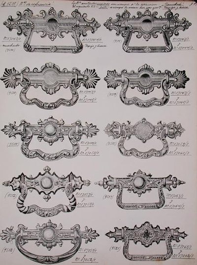 Deurkloppers, uit een handelscatalogus van huishoudelijke goederen en fittingen, c.1890-1910 door School English