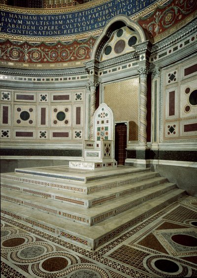 Uitzicht op de bisschoppelijke troon in de pauselijke preekstoel van de apsis van de Sint-Jan van Lateranen. Rome door School Italian