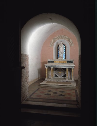 Zicht op de tweede kapel van de Kerk van de Heiligen Vincent en Anastasius, 625-1221 Abdij van Tre Fontane nabij Rome, Italië door School Italian