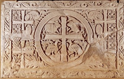 Koorsteen, sluitingselement van het koor van een kerk. uit Libanon. 5e-6e eeuw na Christus. Parijs, Louvre Museum door School Lebanese