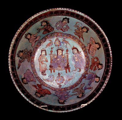 Perzische kunst: polychrome conische kom op een blauwe achtergrond met een prins zittend op zijn troon tussen twee pages. Privécollectie door School Persian