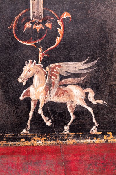 Architecturale decoratie met gevleugelde paarden (pegasi), Herculaneum door School Roman