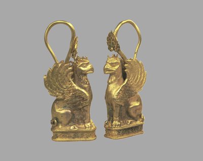 Oorbel in de vorm van een griffioen door Scythian
