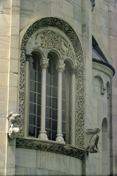 Oostelijk raam door Serbian School