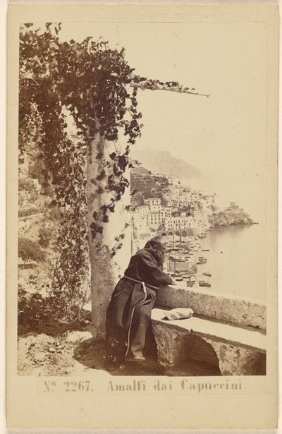 Amalfi door de kapucijnen. door Sommer and Behles