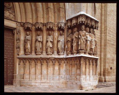 Gotische kunst: detail van het centrale portaal van de Kathedraal van St. Thecle in Tarragona door Spanish School