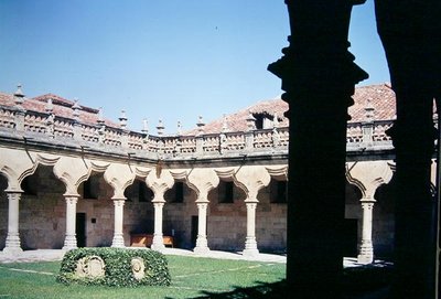 Zicht op de Patio de las Escuelas Menores door Spanish School