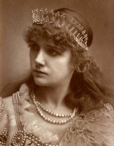 Marion Hood, Britse sopraan opera- en muziektheatersopraan, 1884 door St James