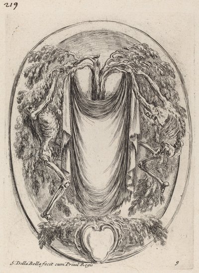 Cartouche in de vorm van een draperie opgehangen aan een cipres geflankeerd door skeletten door Stefano della Bella