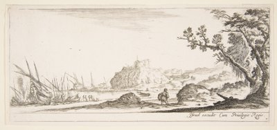 Blad 7: verschillende boten aan de kust links, een man die een tas draagt, gezien van achteren, ca. 1641 door Stefano della Bella