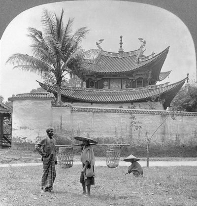 Schilderachtig Chinees joss huis, Bhamo, Birma, 1908 door Stereo Travel Co