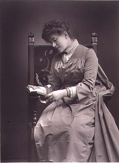 Ellen Terry (1847-1928) portretfoto, midden 1880s door Studio Walery