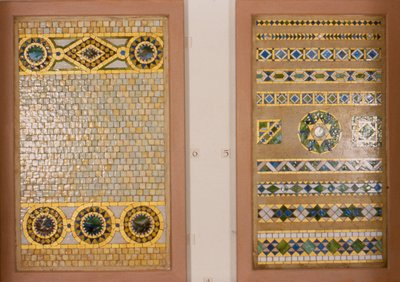Tiffany mozaïekglas, links: voor de Citizens Bank, Ohio, rechts: voor de First National Bank (voorbeeld) door Studios Tiffany