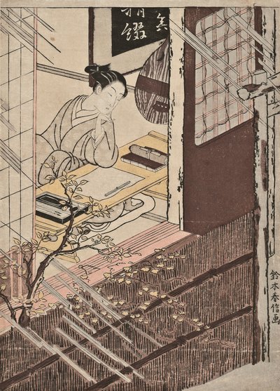 Een vrouw zittend aan een schrijftafel kijkend naar de regen door Suzuki Harunobu