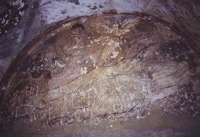 Fresco met een engel boven twee figuren liggend op de grond, uit de Apodyterium, vroege 8e eeuw door Syrian School