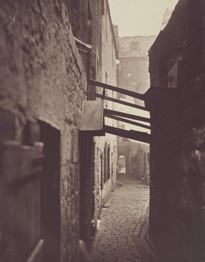 Close, nr. 83 High Street. door Thomas Annan