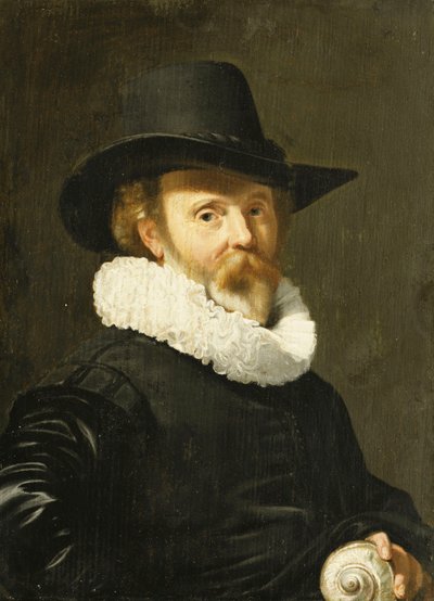 Een Concholoog die een Nautilusschelp Vasthoudt door Thomas de Keyser