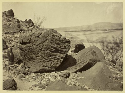 Rots uitgesneden door stuifzand, onder Fortificatierots, Arizona door Timothy O