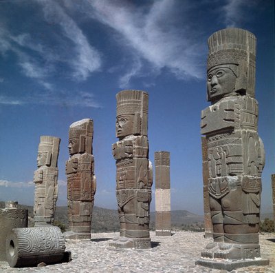 Atlantes op Piramide B in de vorm van Tolteekse krijgers door Toltec Toltec