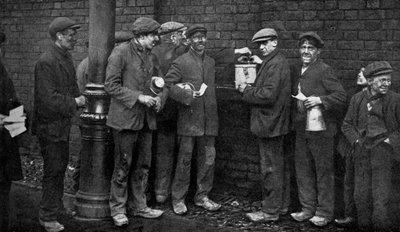 Stemming voor de kolenstaking, Wheatsheaf Colliery, Pendlebury, januari 1912, ca. 1920 door Topical Press Agency