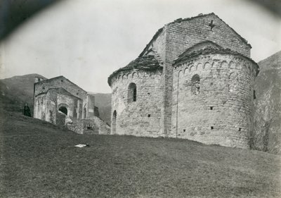 Apsis in de abdij van San Pietro al Monte, Civate, Lombardije, Italië, foto door Ugo Monneret de Villard, circa 1910 door Ugo Monneret de Villard