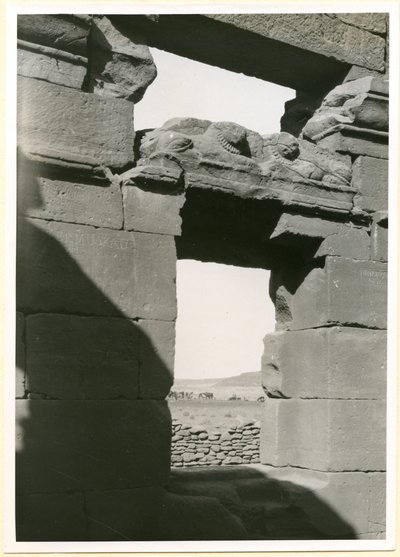 Architraaf in tempel, Naqa, Soedan, foto door Ugo Monneret de Villard door Ugo Monneret de Villard