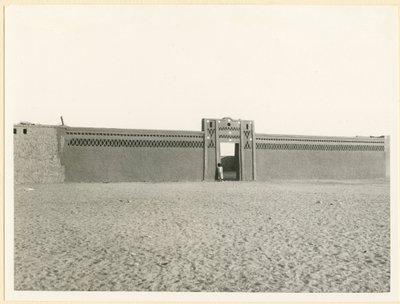 Bakstenen muur, Allaqi, Egypte, foto door Ugo Monneret de Villard, circa 1925 door Ugo Monneret de Villard