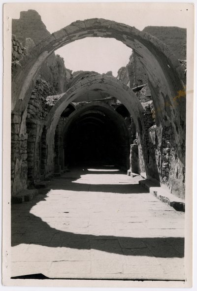 Galerij 94 op het zuiden, klooster van St Simeon, Aswan, Egypte, foto door Ugo Monneret de Villard door Ugo Monneret de Villard