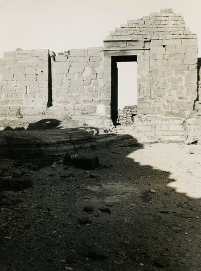 Ruïnes van tempel, Qasr Ibrim, Egypte, foto door Ugo Monneret de Villard door Ugo Monneret de Villard