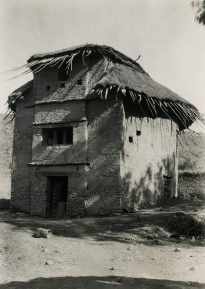 Vierkante hut met rieten dak, Axum, Ethiopië, foto door Ugo Monneret de Villard door Ugo Monneret de Villard