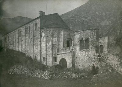 Gezicht op de abdij van San Pietro al Monte, Civate, Lombardije, Italië, foto door Ugo Monneret de Villard, circa 1910 door Ugo Monneret de Villard