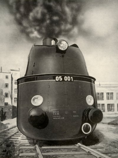 119 mijl per uur werd bereikt tijdens een proefrit door deze nieuwe Duitse gestroomlijnde locomotief, 1935-36 door Unbekannt