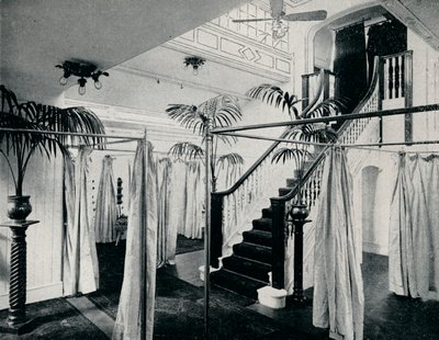 Een hoek van de damesoefenhal, c1898 door Unbekannt