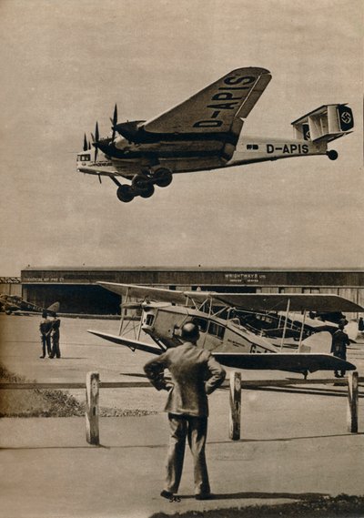 Een Duitse Junkers-lijnvliegtuig arriveert op Croydon Airport, c1934 door Unbekannt