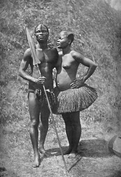 Een Mulolo Congo krijger en zijn vrouw uit de centrale Congo-regio