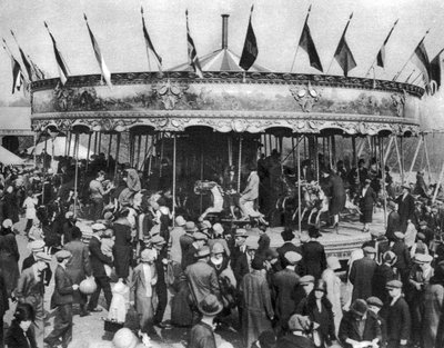 Een draaimolen, onderdeel van een bank holiday kermis op Hamstead Heath, Londen, 1926-1927 door Unbekannt